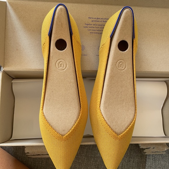 Rothys Marigold Flat 8.5 BNIB SOLD OUT - Picture 2 of 2